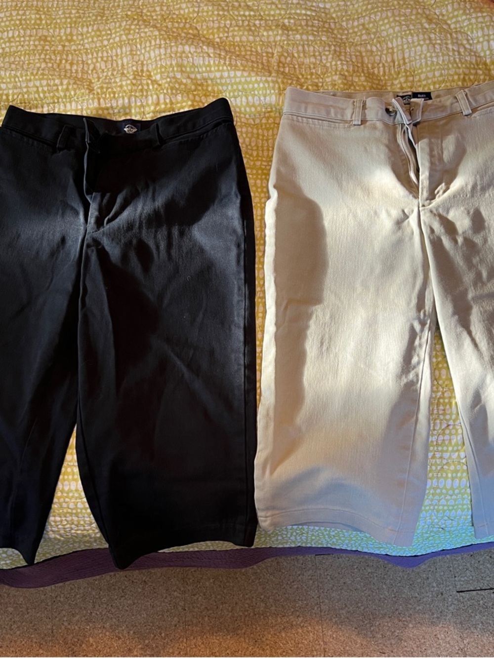 Dockers Black and Tan Women’s Capris - Pair